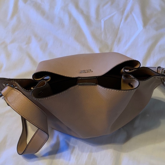 Guess Tan Faux Leather Roomy Bag Purse - Picture 2 of 16